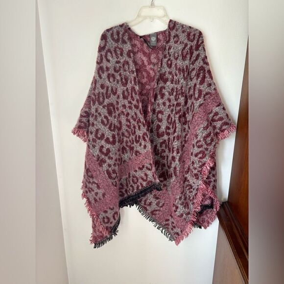 Vince Camuto burgundy leopard print wool cape with fringe - Picture 5 of 10